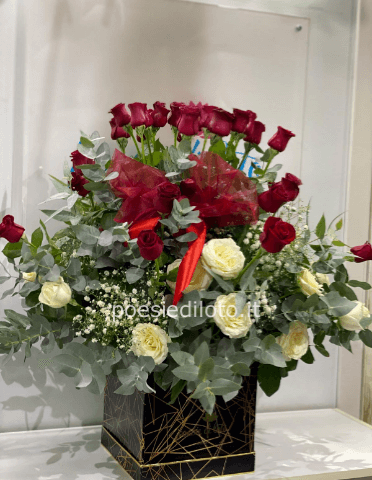 box floreale con rose rosse ,rose bianco