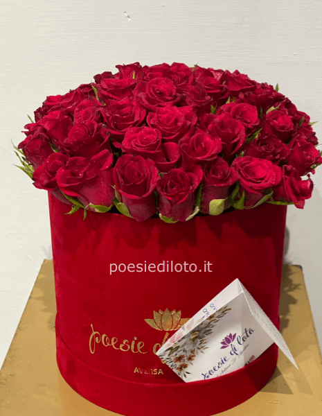 box floreale misura media con 47  rose roese